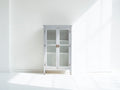 Vitrina de madera y vidrio 90x38x170 cm - Blanco envejecido y dorado - 2 puertas acristaladas y estilo clásico