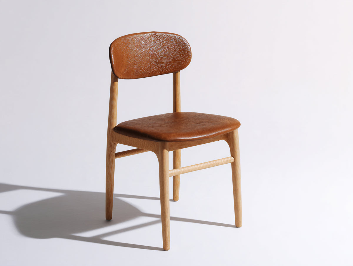 Silla de comedor tapizada en cuero sintético 50x55x82 cm - Marrón coñac y madera natural - respaldo curvado y diseño moderno