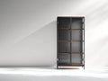 Vitrina de metal y vidrio acanalado 95x40x180 cm - Negro y madera nogal - 2 puertas y diseño moderno
